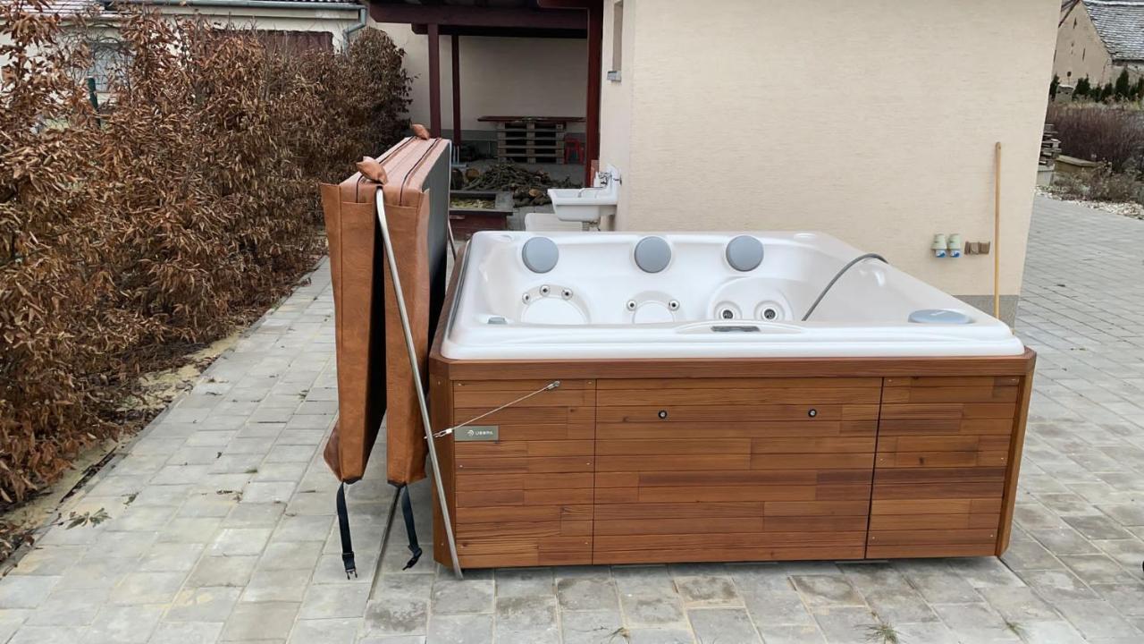 Apartman Matyas Drnholec Экстерьер фото
